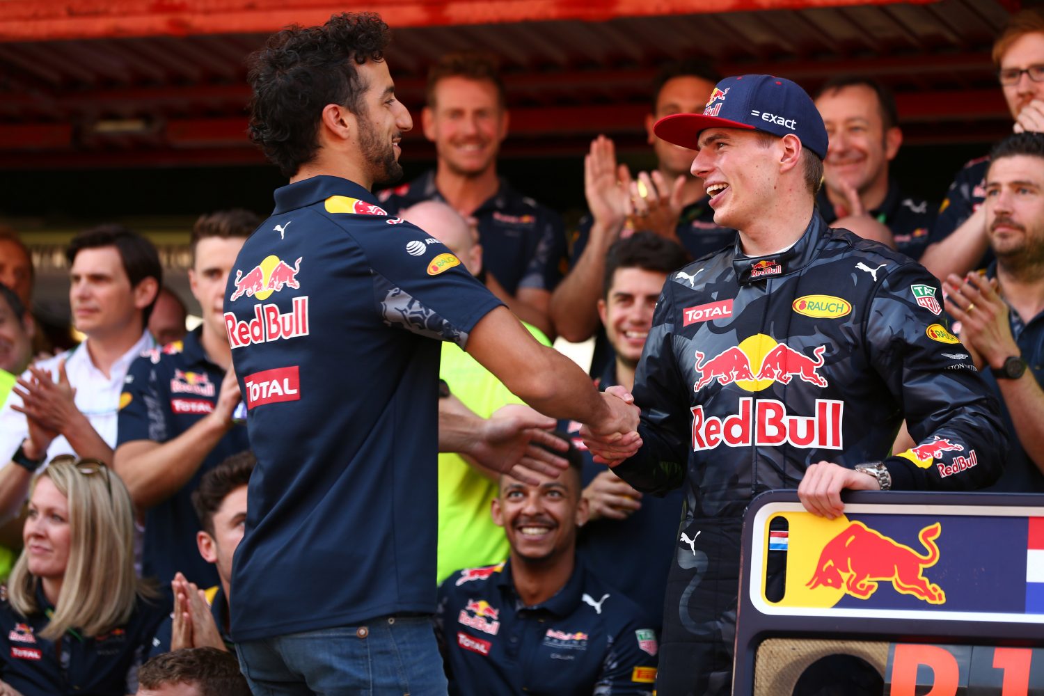 Red Bull Optimistis Saingi Mercedes Di F1 2017 Berita F1 Id